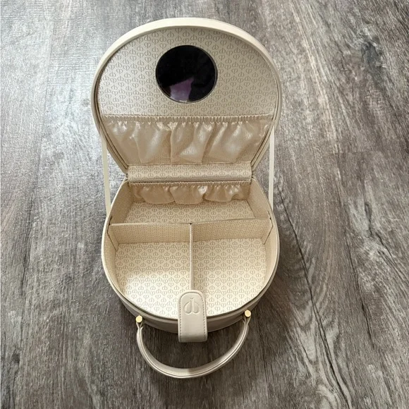 CLE DE PEAU Hardcase Travel Cream Handbag Toiletry Case - Picture 1 of 5